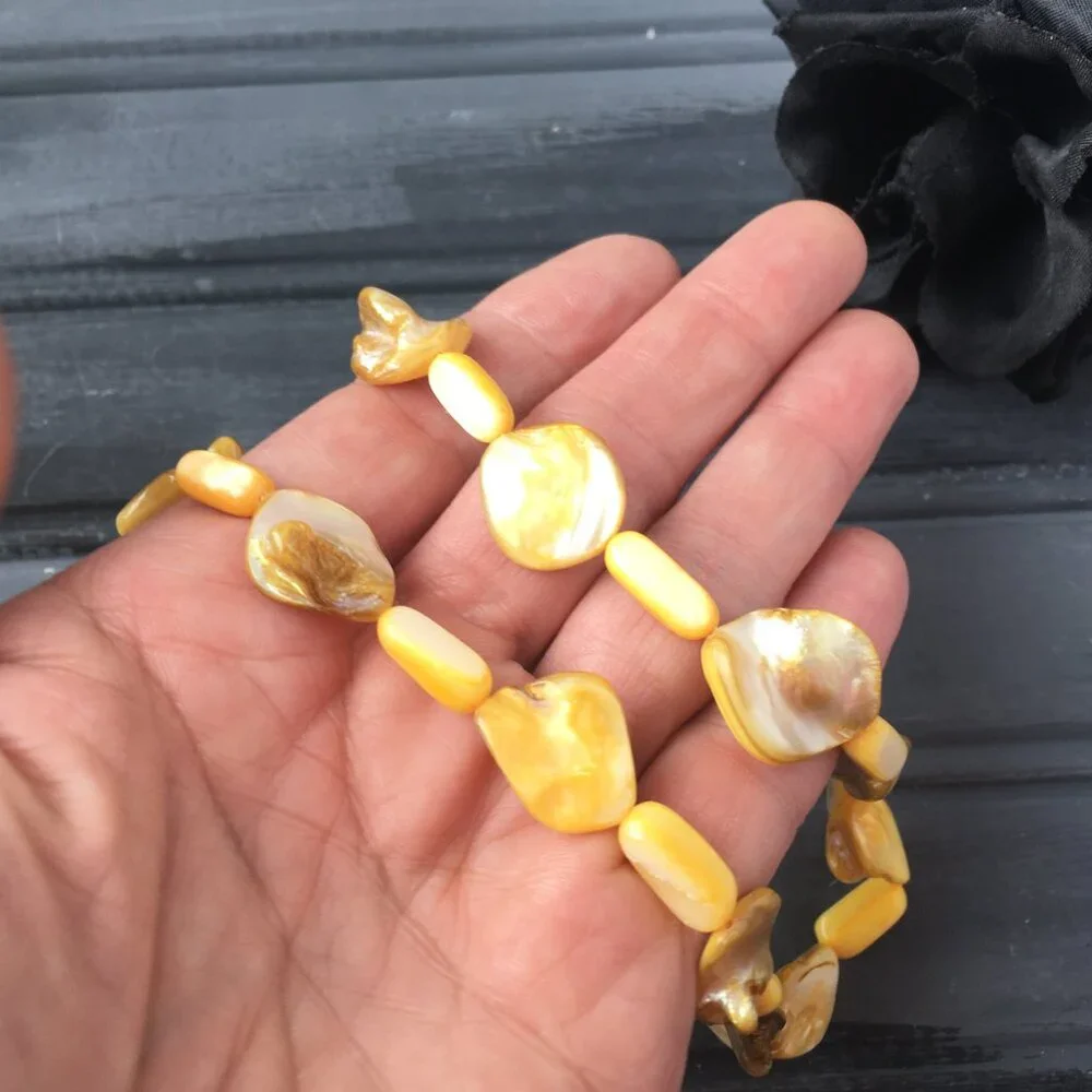 Yellow Shell Necklace - Picture 4 of 8